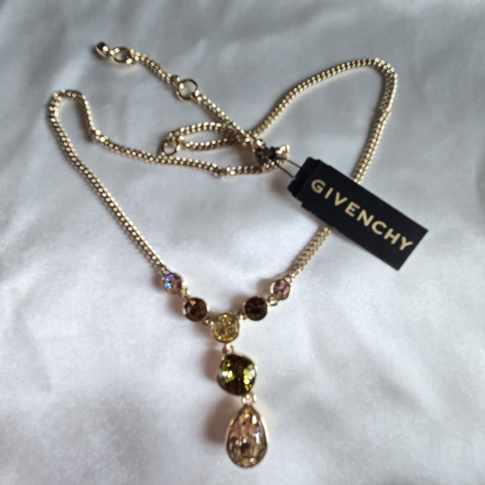 🎁 NWT Givenchy Necklace